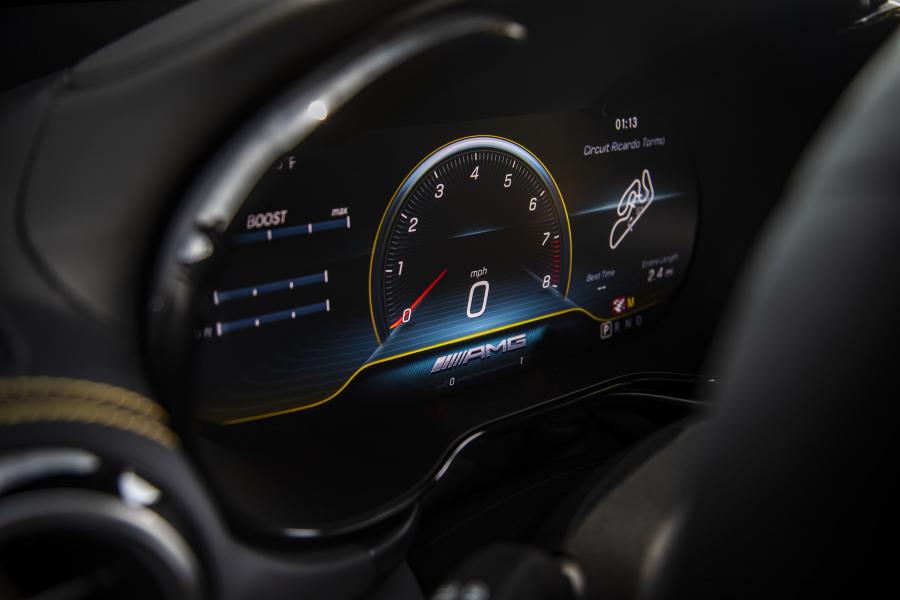 Панель приборов Mercedes-AMG GT R (C190) 2019 года  (NA) (фото 80 из 85)